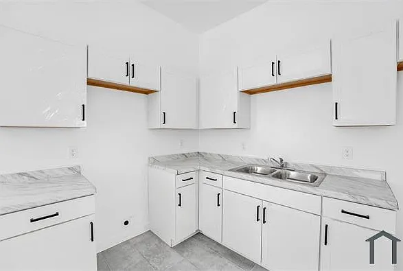 869 N Montgomery St — Photo 6