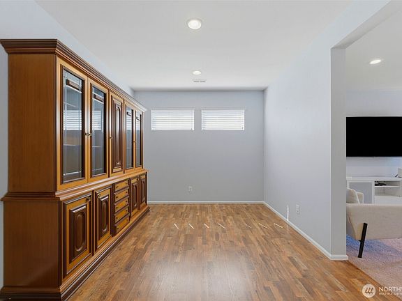 4th image of 6626 Svea Court NE
