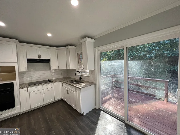 827 Marstevan Dr NE — Photo 2