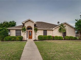 6040 Crest Dr, Midlothian, TX 76065