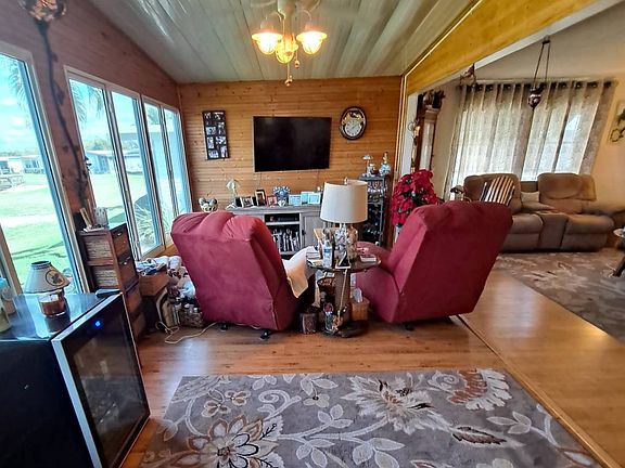 2nd image of 329 Shoreland Dr #329