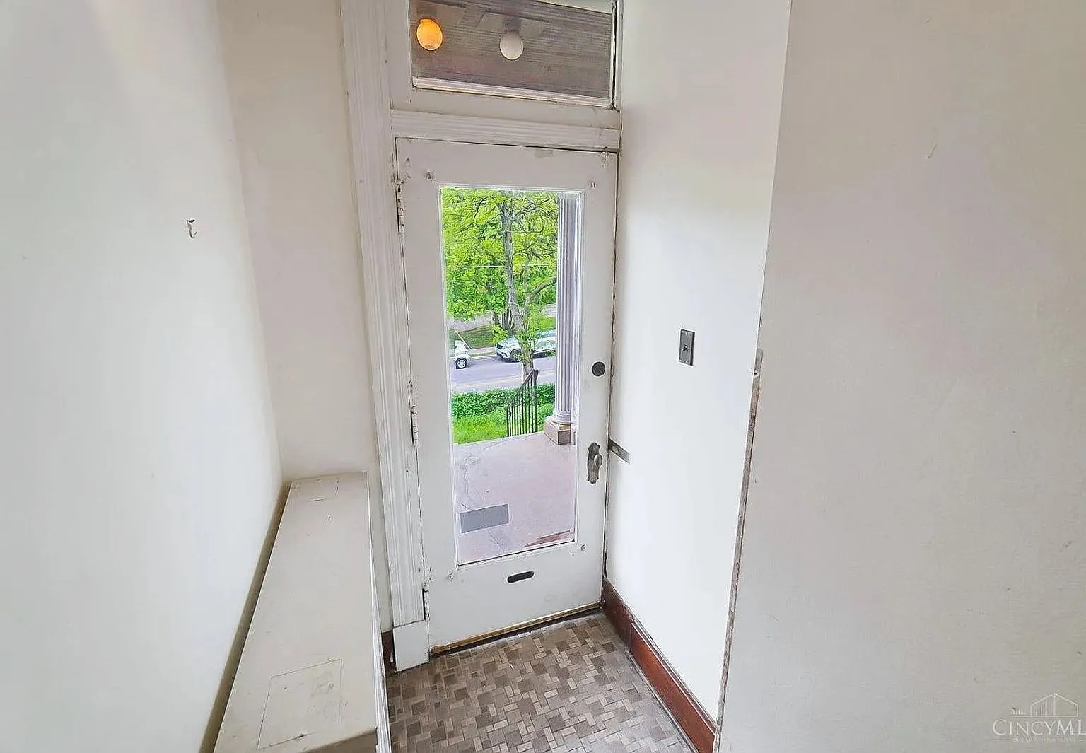 2 bed, 1.0 bath, $1,750 — Photo 2
