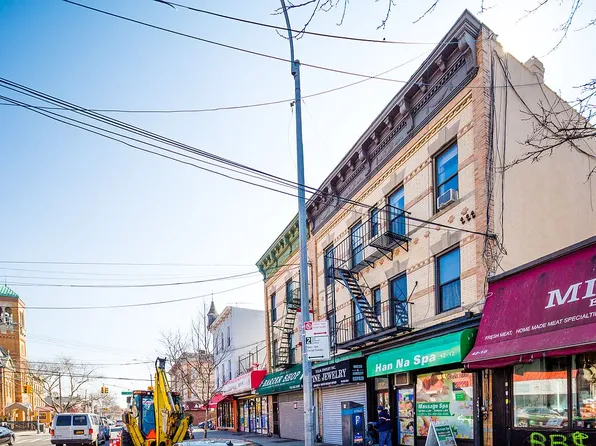 4212 30th Ave, Astoria, NY 11103