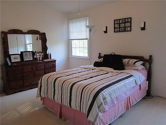 2nd image of 305 Stoneridge Blvd