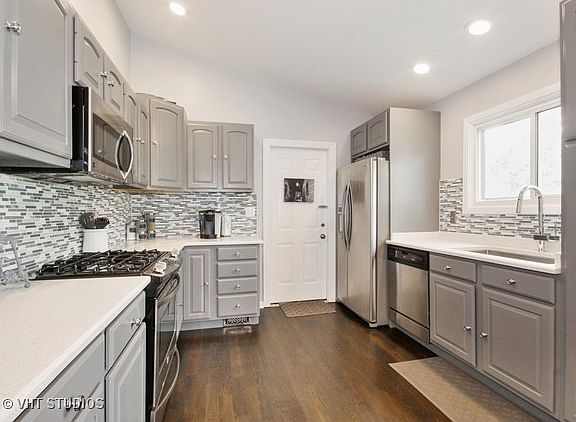3rd image of 209 Thornhill Ct