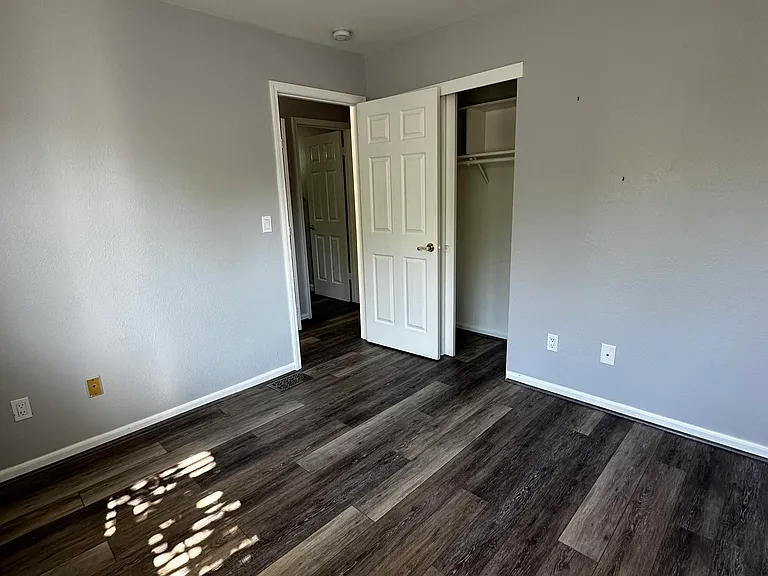 301 Warmcastle Ct — Photo 33