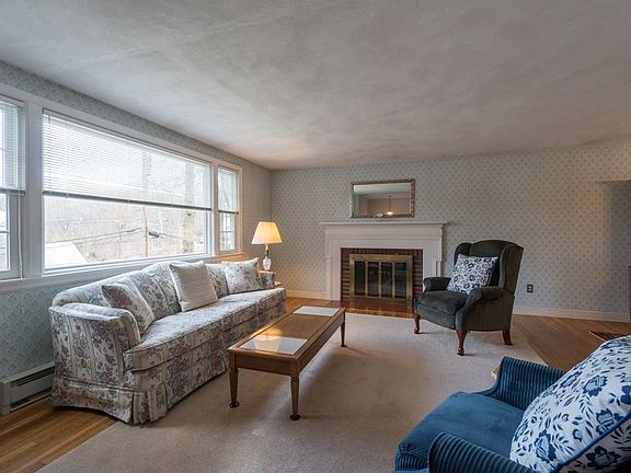 3rd image of 4 Valleywood Cir