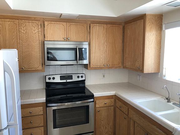 4th image of 10701 Moorpark St APT 8
