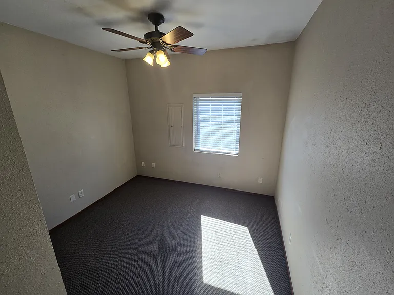 205 E Kristen Ave — Photo 12
