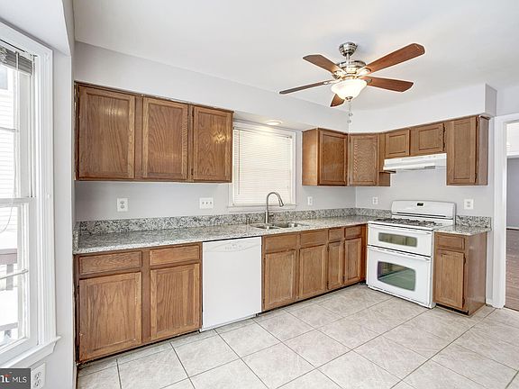 5th image of 7813 Morning Glen Ln