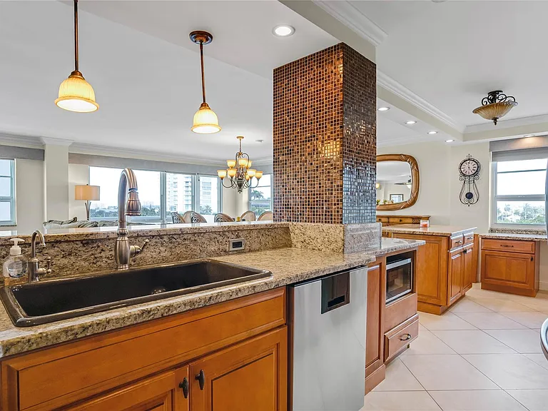 133 N Pompano Beach Blvd #501 — Photo 21