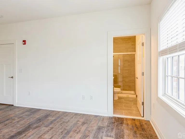 361 Main St #202 — Photo 16