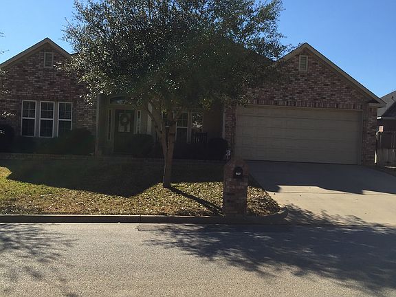 3rd image of 817 Keble Ln