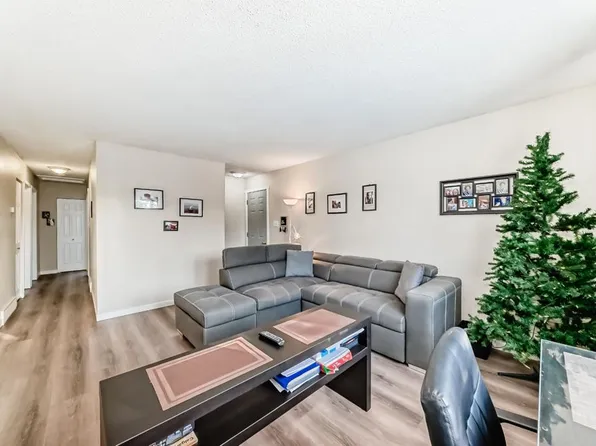 3221 S 32a Ave SE, Calgary, AB T2B 0J6