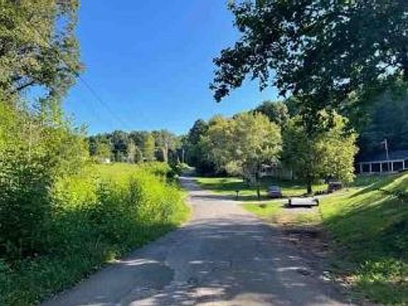 Exterior Neighborhood (street photo)