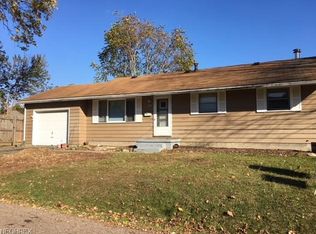 3221 Maplecrest St, Cuyahoga Falls, OH 44221