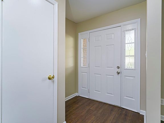 2nd image of 302 Candlewood Dr