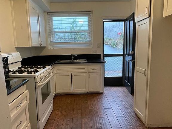 3rd image of 10959 Roebling Ave #10963