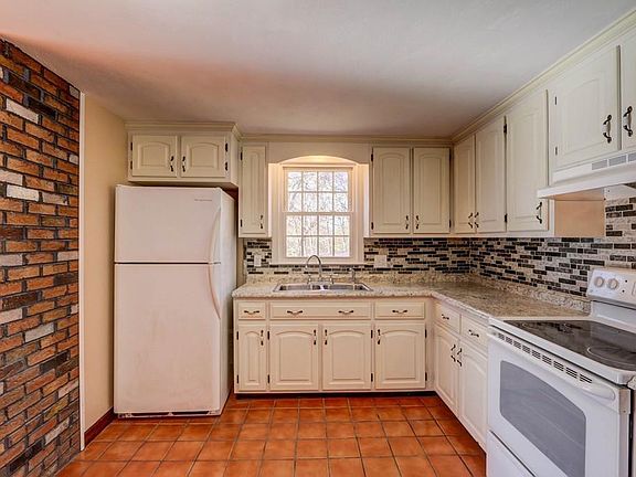 5th image of 119 Winthrop St