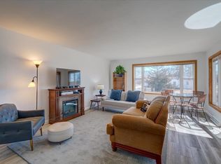 300 Pleasant Dr, Waunakee, WI 53597