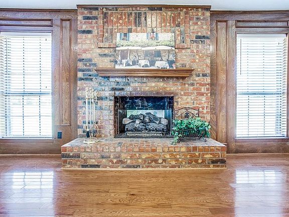 3rd image of 1405 Woodland Park Dr