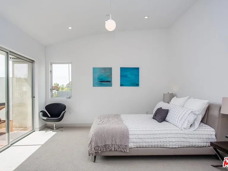 1217 Cabrillo Ave — Photo 36