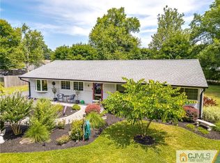 4 Aldrich Rd S, Kendall Park, NJ 08824