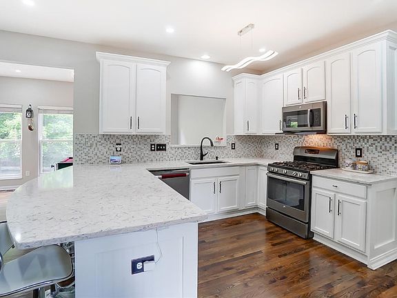 4th image of 7965 Plantation Dr
