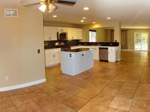 4th image of 412 Selkirk Dr