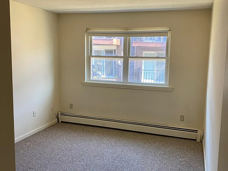 Pelham Street Apartments — Photo 31