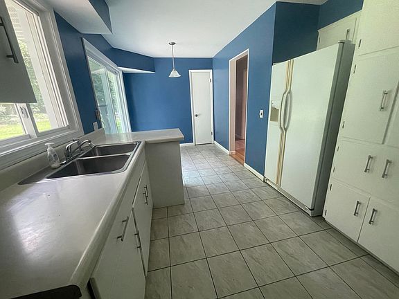3rd image of 8605 Newhouse St
