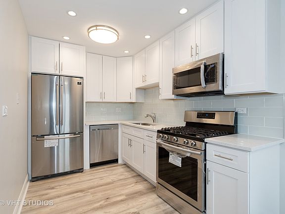 4th image of 7306 N Winchester Ave APT 502