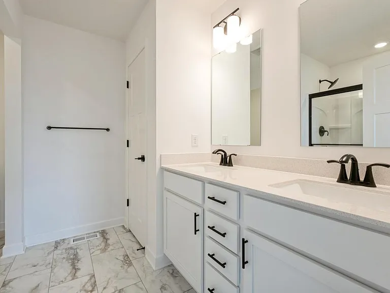 2529 Green Ash Ave — Photo 10