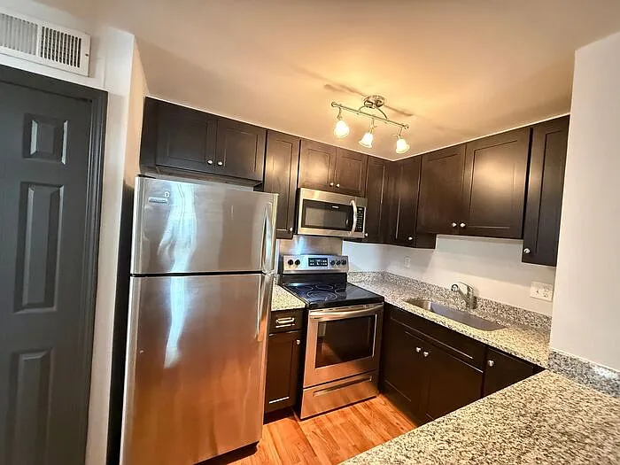517 Veritas St #14 — Photo 6
