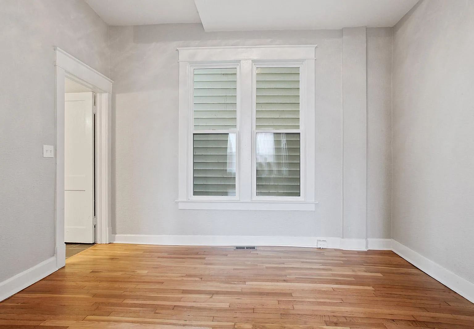 1 bed, 1100 sqft, $1,145 — Photo 4