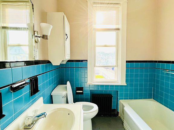 4th image of 162 Academy Ave #2B