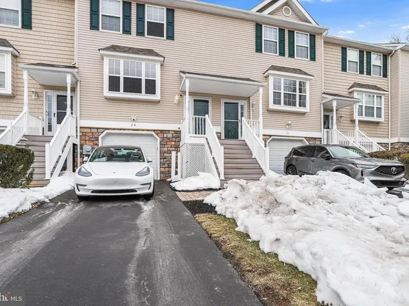 29 Hoag Ln, Aston, PA 19014