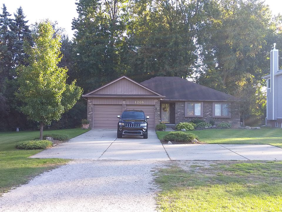 2nd image of 1208 E South Blvd