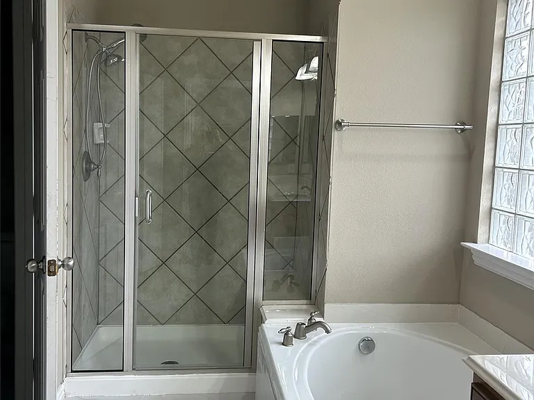 2148 Walnut Square Dr — Photo 10