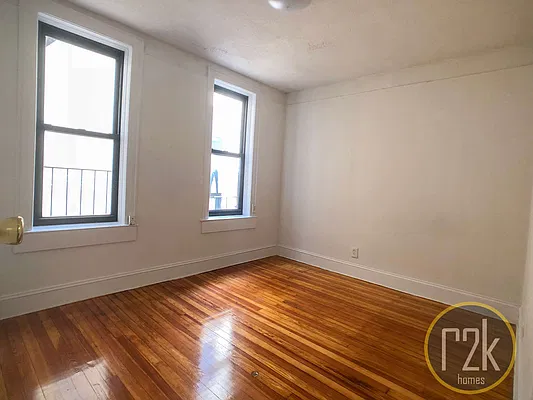 Rented by Realty 2000 Corp | media 11