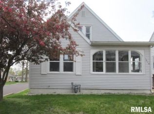 1610 Martha St, Pekin, IL 61554