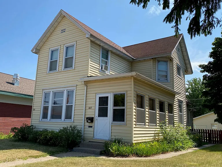 1013 W Ave S — Photo 1