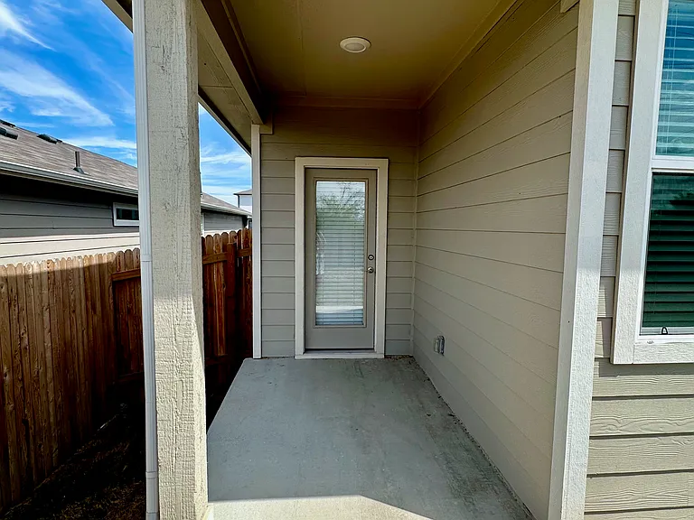 325 Wilshire Rd — Photo 23