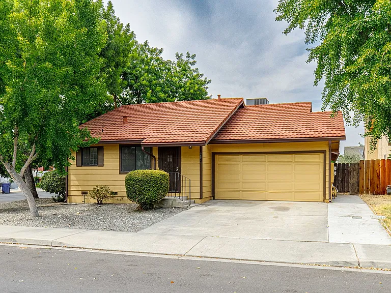 3521 Akeby Dr — Photo 4