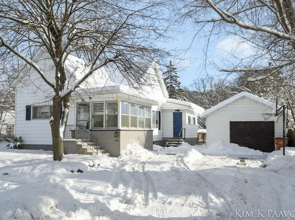 813 N Monroe St, Lowell, MI 49331