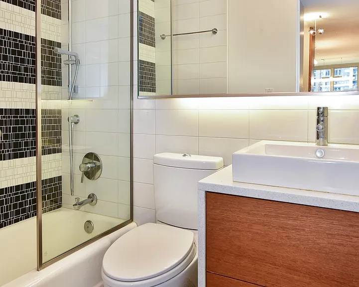 400 E Randolph St #1430 — Photo 8