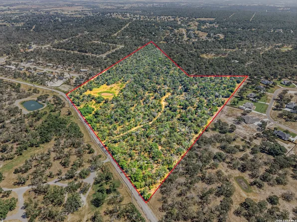 1581 County Road 321, La Vernia, TX 78121