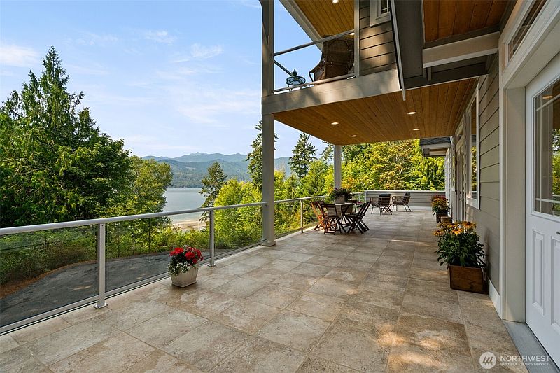 3rd image of 412 Seabeck Holly Road W