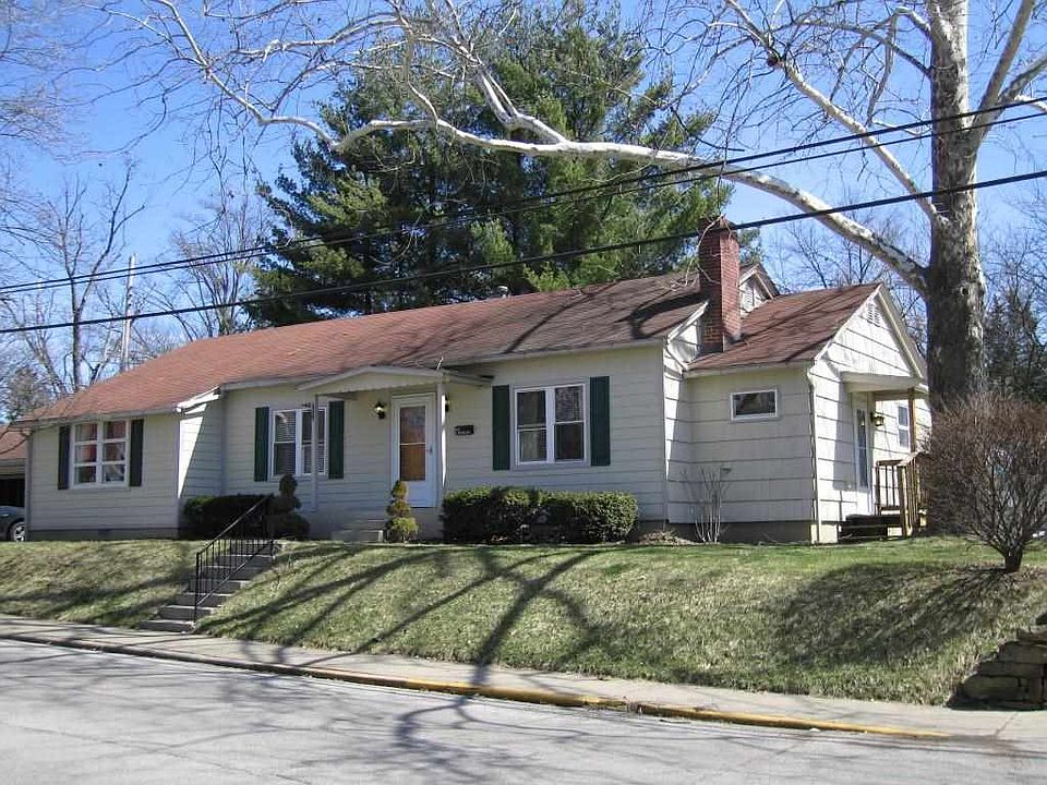 1st image of 829 S Woodlawn Ave