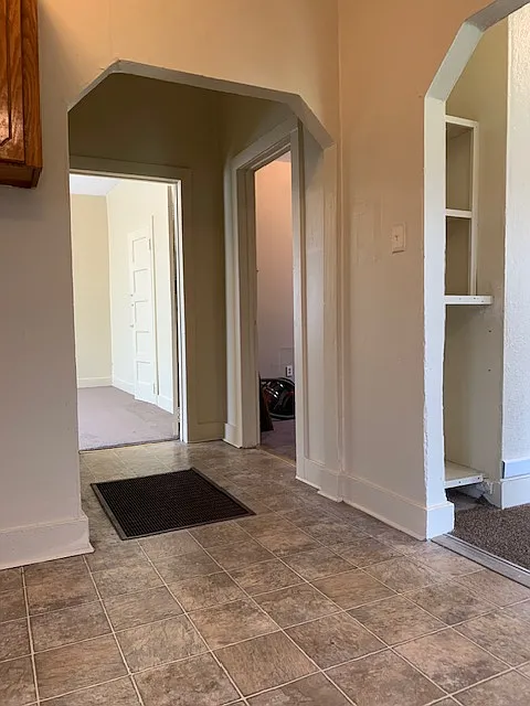 2 bed, 1025 sqft, $1,000 — Photo 2